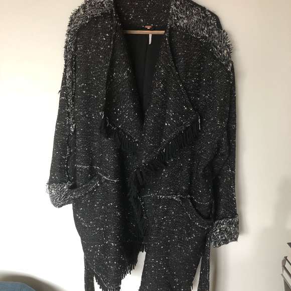 LIKE NEW Free People-Fringe Wrap Blanket Coat - Picture 4 of 6